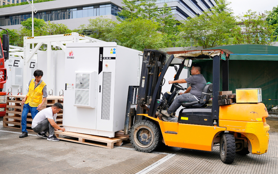 การเก็บแบตเตอรี่พลังแสงอาทิตย์ภายนอก 500kW/811.2kWh ทั้งหมดในแบตเตอรี่ไอออนลิตียมหนึ่งสําหรับการเก็บพลังงานแสงอาทิตย์